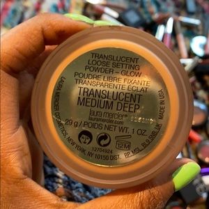 Laura Mercier translucent medium deep GLOW powder
